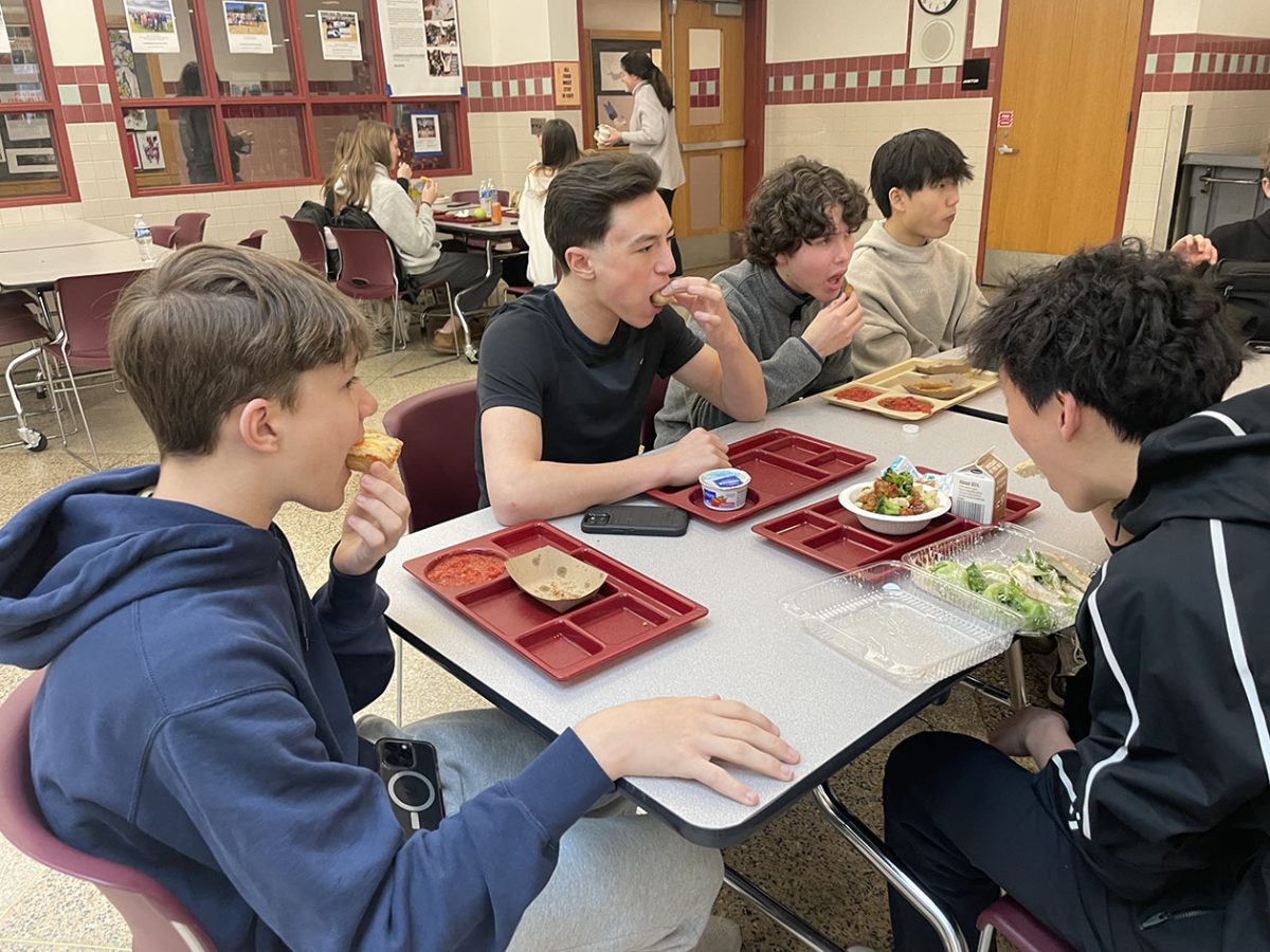 Freshman students eat dietary meals at lunch
